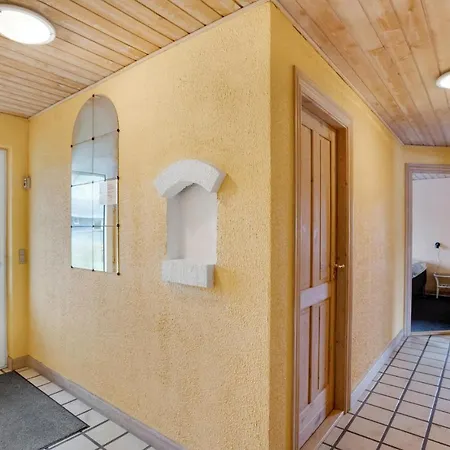 5 Bedroom Pet Friendly In *