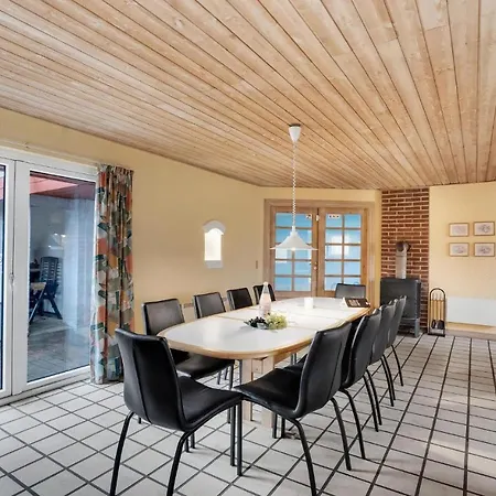 5 Bedroom Pet Friendly In Holiday home