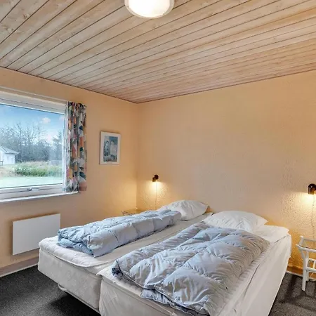 5 Bedroom Pet Friendly In *