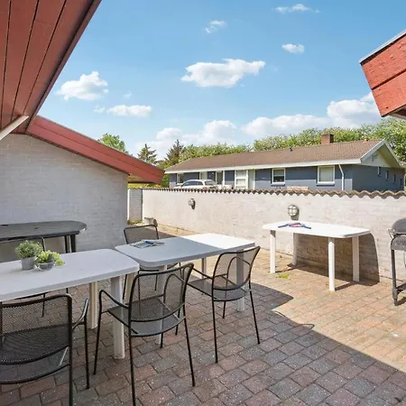 5 Bedroom Pet Friendly In Holiday home